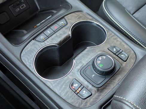 Used 2022 GMC Acadia Denali w/ Denali Ultimate Package image 20