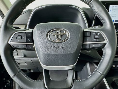 Used 2023 Toyota Highlander XLE image 41