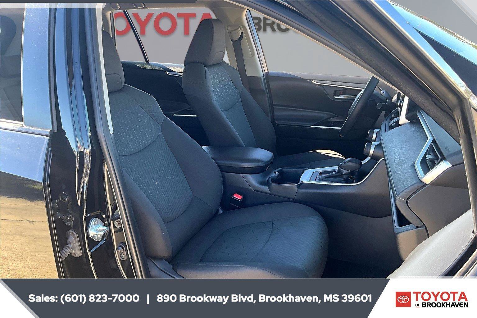 Used 2024 Toyota RAV4 XLE FWD image 6