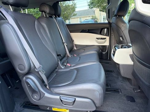 Certified 2024 Kia Carnival EX FWD image 29