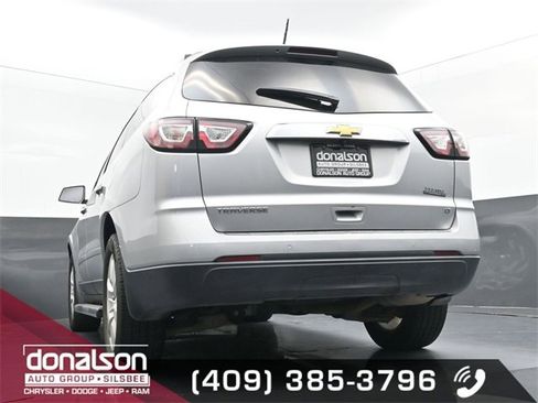 Used 2017 Chevrolet Traverse LT w/ Style and Technology Package image 16