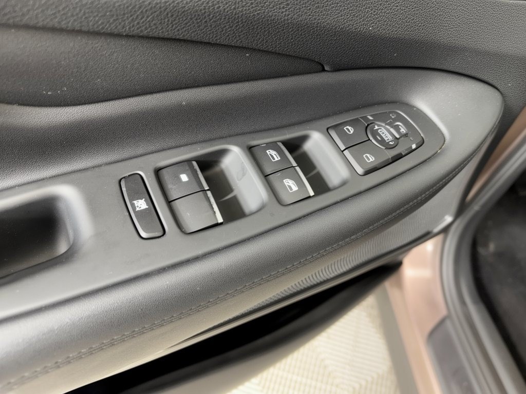 Used 2019 Hyundai Santa Fe SEL FWD image 13