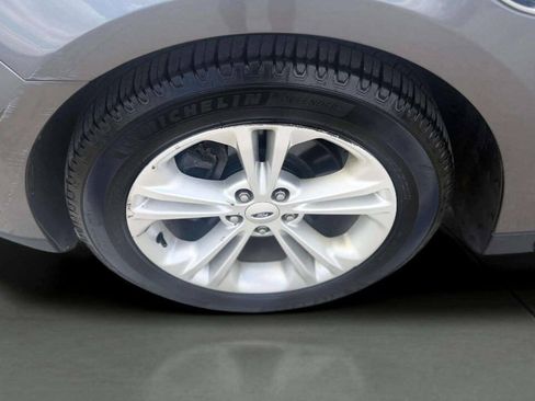 Used 2013 Ford Taurus SEL FWD image 19