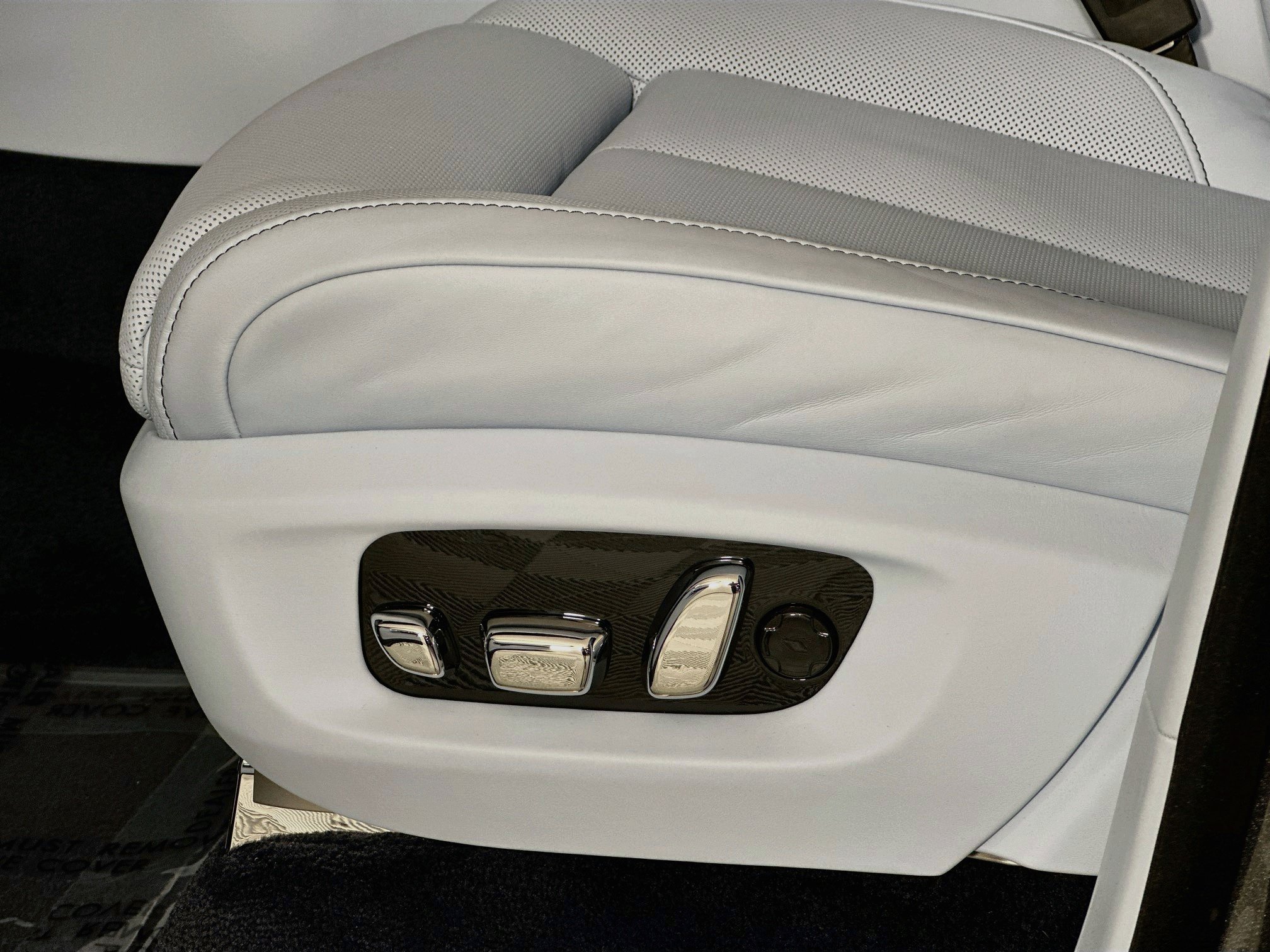 New 2027 Rolls-Royce Cullinan Black Badge AWD/4WD image 19
