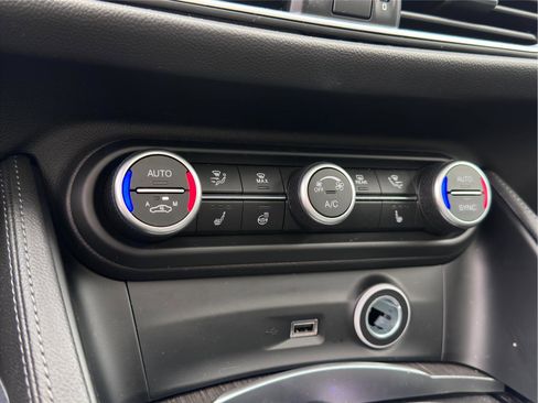 Used 2022 Alfa Romeo Stelvio Ti image 21