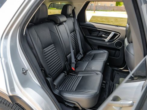 Used 2020 Land Rover Discovery Sport SE image 37