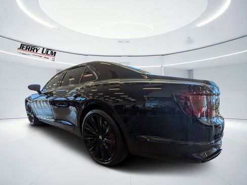 Used 2023 Bentley Flying Spur W12 image 3