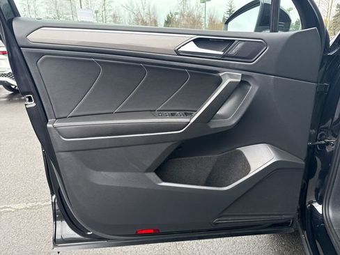 Used 2023 Volkswagen Tiguan SE R-Line image 20