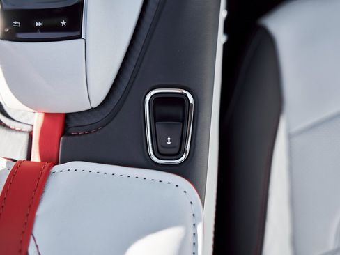 Used 2023 Aston Martin DBS Volante image 70