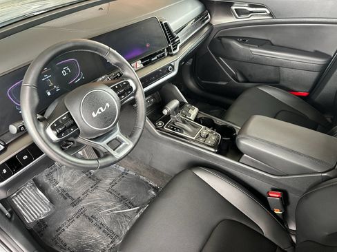 Used 2025 Kia Sportage EX w/ Premium Package FWD image 11