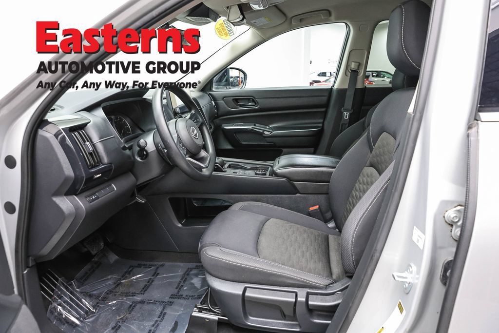 Used 2023 Nissan Pathfinder S AWD/4WD image 16