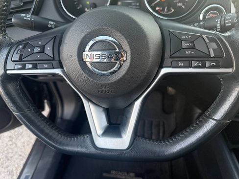 Used 2017 Nissan Rogue SV w/ Midnight Edition image 24