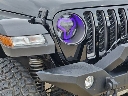 Used 2022 Jeep Gladiator Mojave w/ Cold Weather Group AWD/4WD image 8