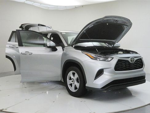 Used 2023 Toyota Highlander L image 9