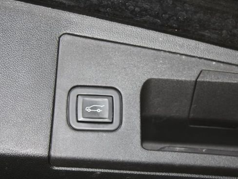 Certified 2024 Cadillac XT5 Premium Luxury w/ LPO, Floor Liner Package AWD/4WD image 28