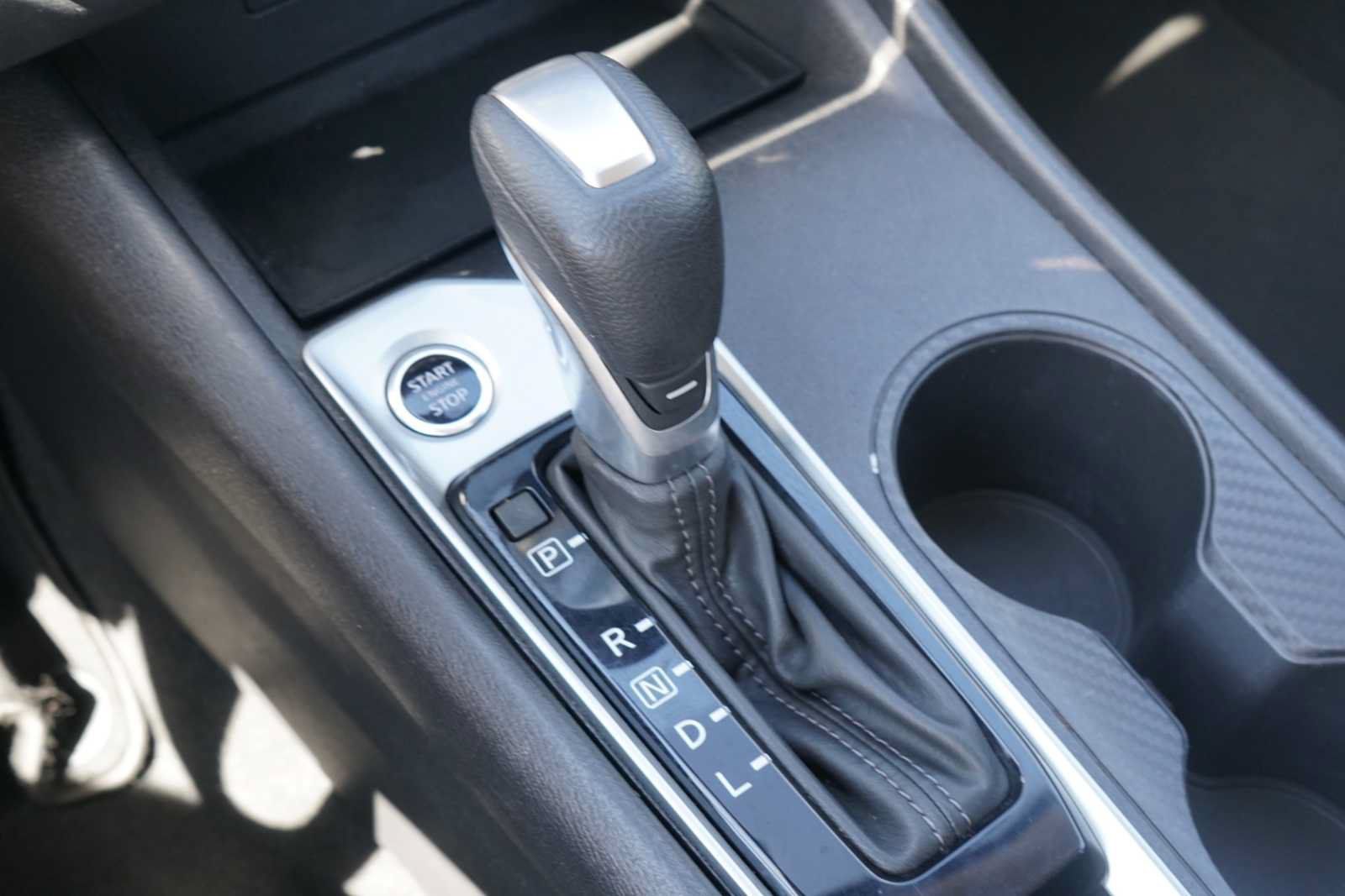 Used 2025 Nissan Altima 2.5 SV FWD image 11