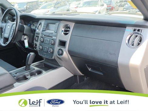 Used 2015 Ford Expedition XLT image 37