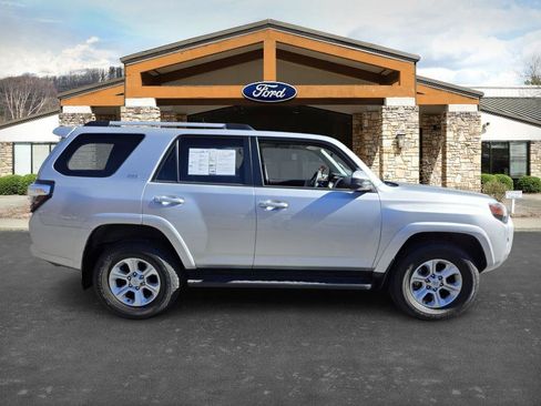 Used 2024 Toyota 4Runner SR5 image 4