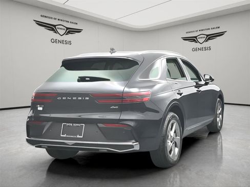 Used 2026 Genesis GV70 2.5T Select image 10
