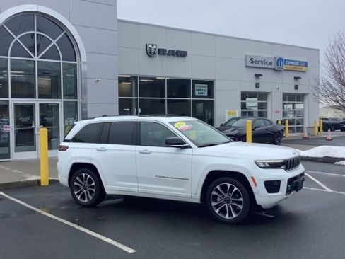 Used 2023 Jeep Grand Cherokee Overland w/ Luxury Tech Group IV image 2