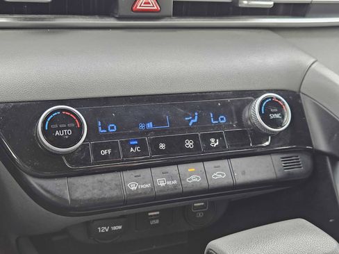 Used 2022 Hyundai Elantra SEL image 18