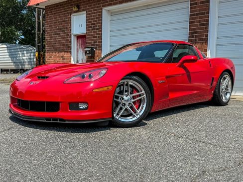 Used 2008 Chevrolet Corvette Z06 w/ Preferred Equipment Group RWD image 2