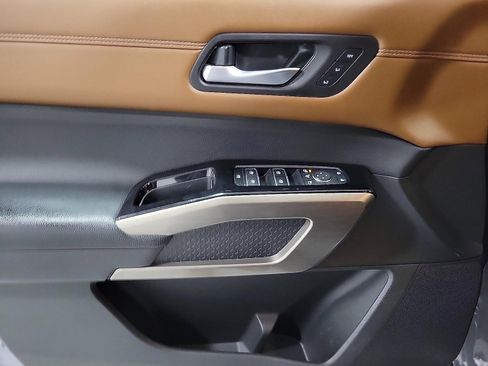 Used 2024 Nissan Pathfinder Platinum image 12