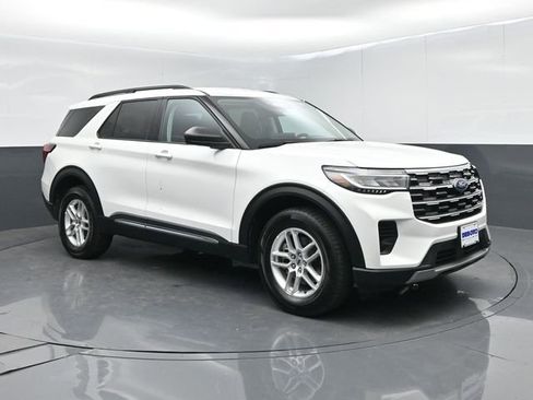 Certified 2025 Ford Explorer Active AWD/4WD image 2