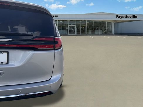 New 2026 Chrysler Pacifica Select FWD image 10
