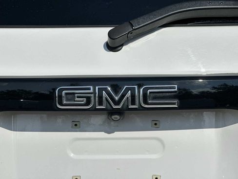 Certified 2023 GMC Acadia SLT w/ Elevation Edition FWD image 12