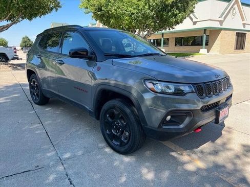 Used 2023 Jeep Compass Trailhawk image 8