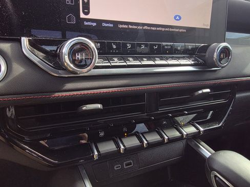 Used 2024 Chevrolet Colorado Z71 w/ Z71 Convenience Package 2 image 17