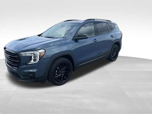 Used 2024 GMC Terrain SLT w/ Tech Package AWD/4WD image 2