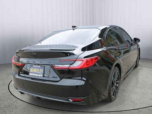 Used 2025 Toyota Camry XSE FWD image 8