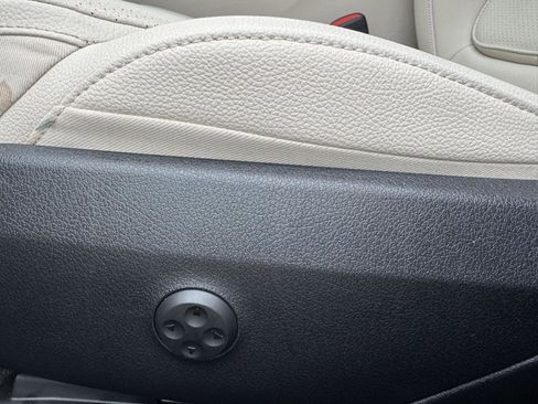 Certified 2025 Mercedes-Benz C 300 Sedan image 8