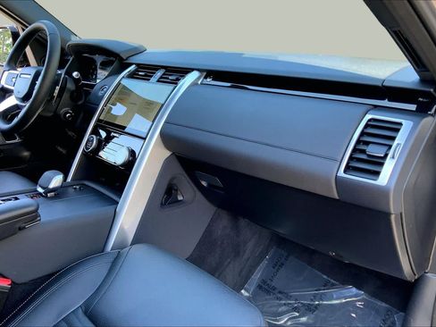 Used 2025 Land Rover Discovery S AWD/4WD image 17