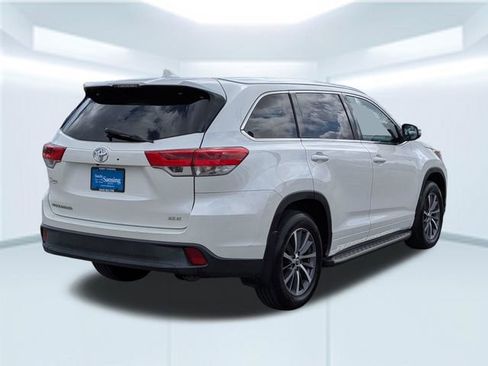 Used 2017 Toyota Highlander XLE image 29
