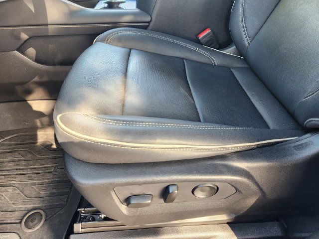 Used 2023 GMC Yukon SLT w/ SLT Premium Package AWD/4WD image 24