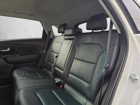 Used 2022 Kia Niro EX Premium image 16