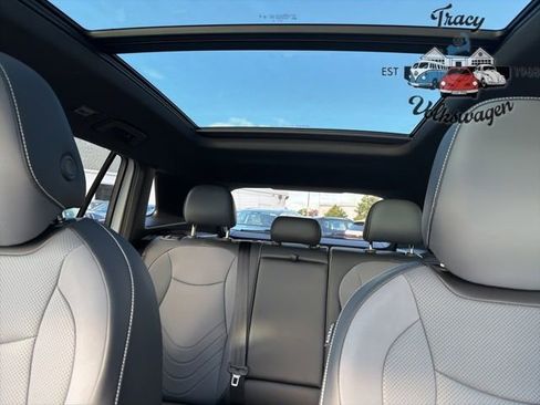 New 2025 Volkswagen Tiguan SE R-Line image 17