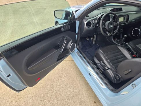 Used 2015 Volkswagen Beetle R-Line image 10