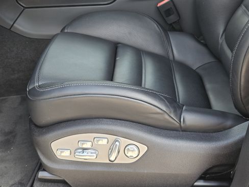 Certified 2025 Porsche Macan image 23