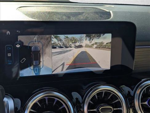 Used 2025 Mercedes-Benz GLB 250 image 13