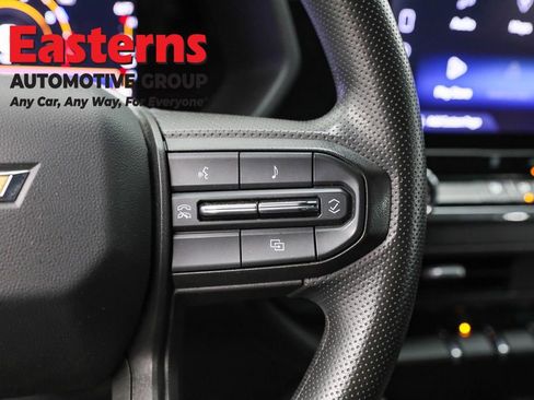 Used 2023 Chevrolet Colorado W/T image 15