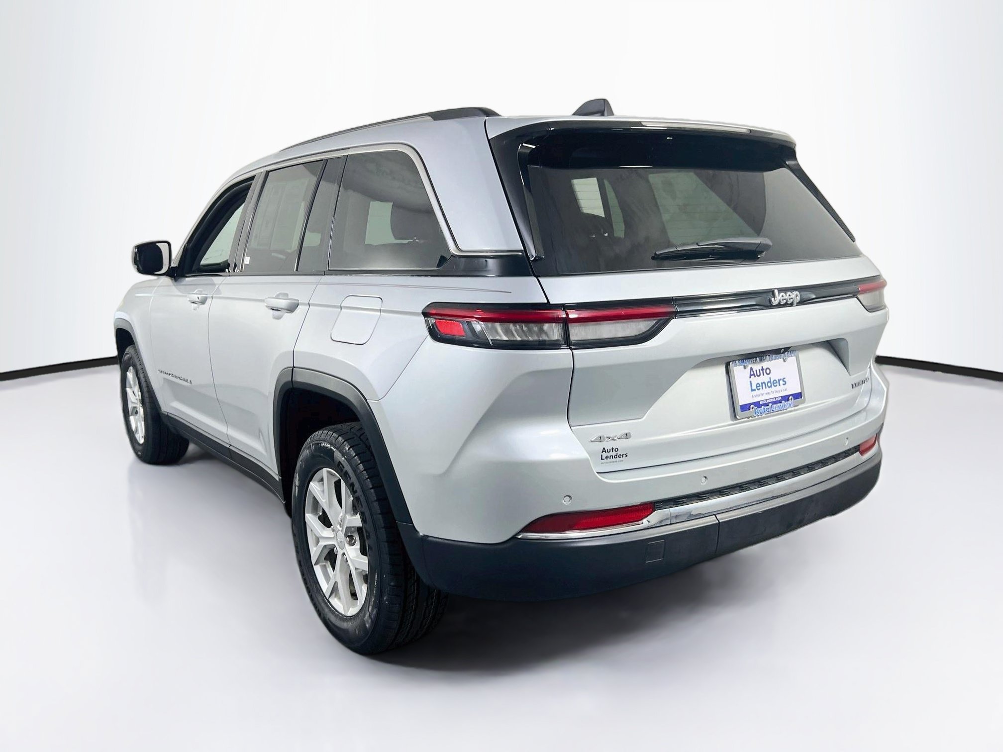Used 2023 Jeep Grand Cherokee Limited AWD/4WD image 7