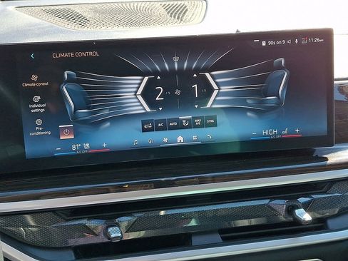 Used 2025 BMW X7 xDrive40i w/ Premium Package image 18