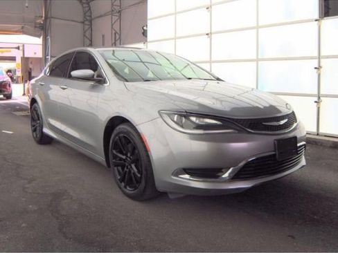 Used 2016 Chrysler 200 Limited FWD image 2