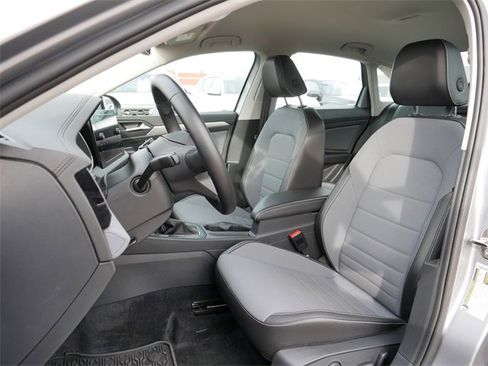 Certified 2025 Volkswagen Jetta SE image 15