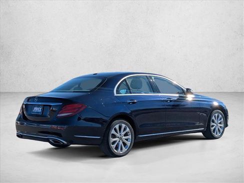 Used 2018 Mercedes-Benz E 300 image 4