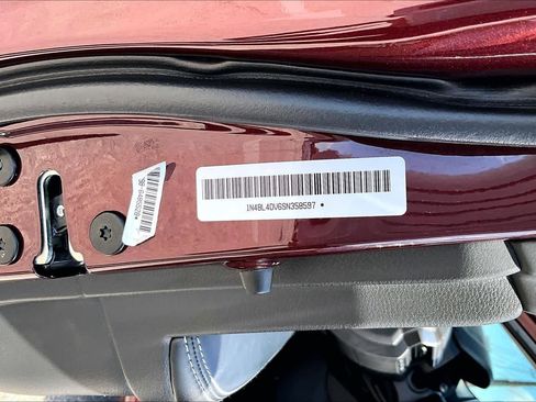 Used 2025 Nissan Altima 2.5 SV FWD image 37